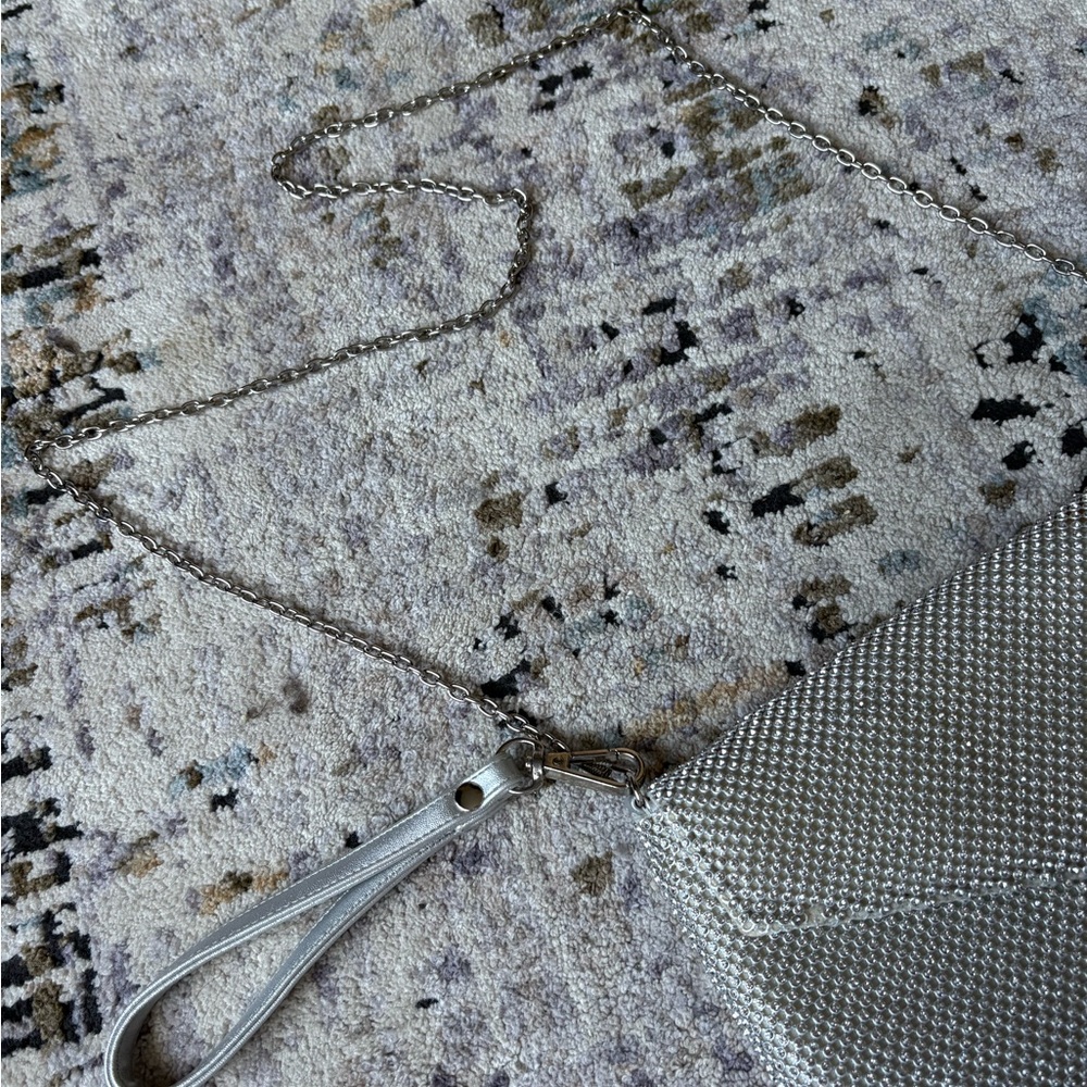 Elegant Silver Chain Clutch - Picture 2 of 10